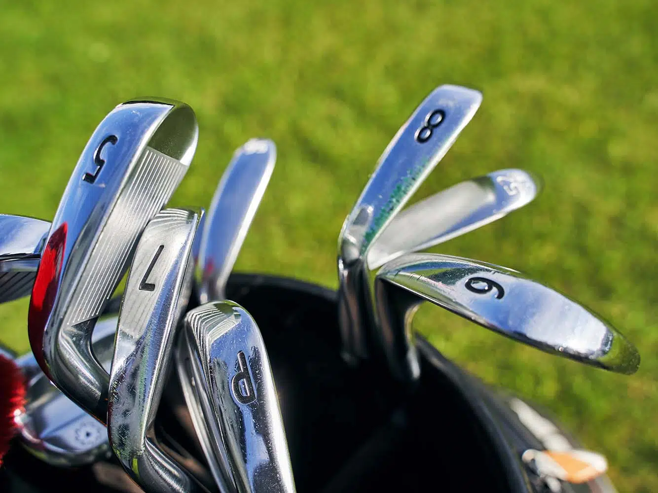 7 Best Golf Iron Set For 2023 [Men’s & Women’s]