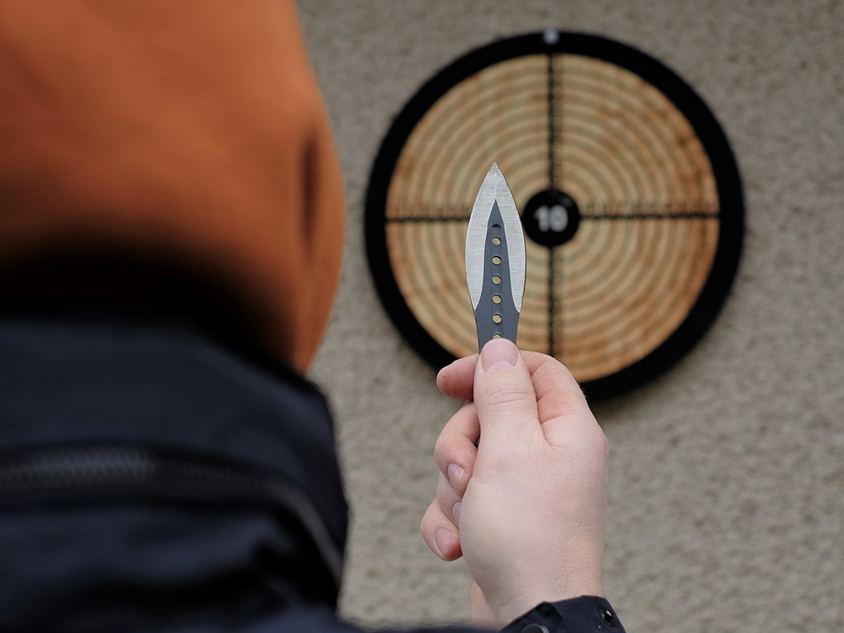 How to throw a knife correctly for beginners